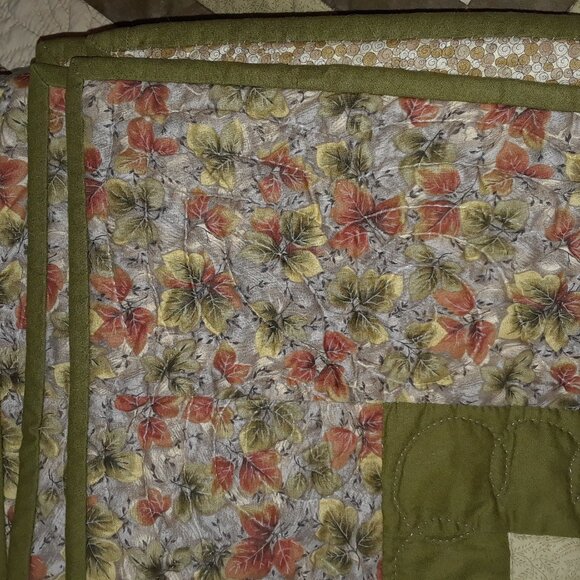 Authentic Hand-stitched Kutztown Amish Quilt - Queen Size - Picture 11 of 16